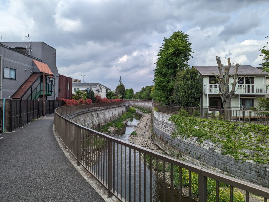 Der Zenpukuji-Fluss in Suginami