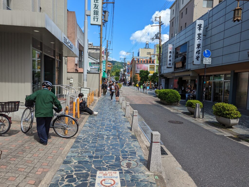 Eine Einkaufsstraße in Nara